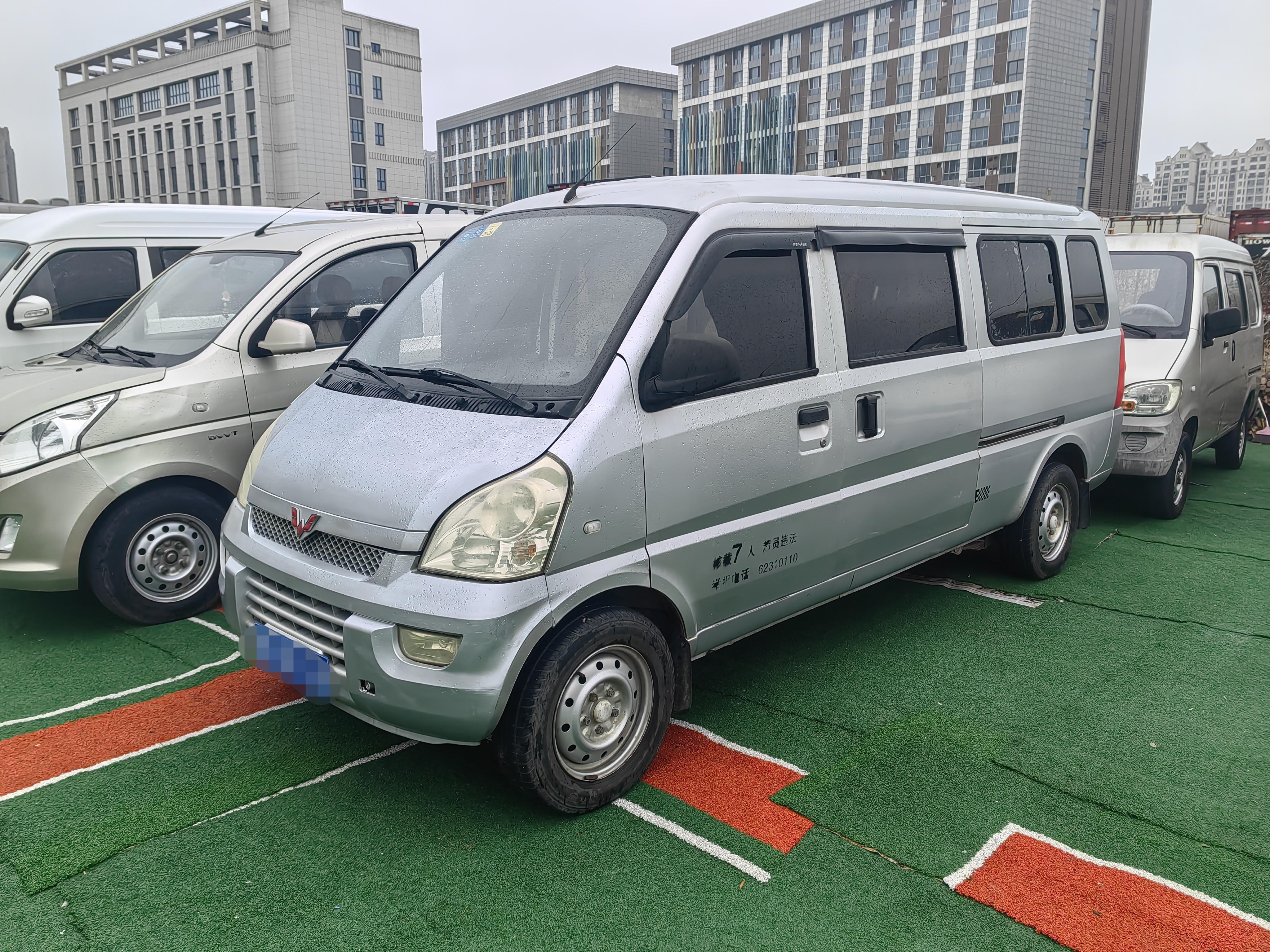 Wuling Rongguang 2013 thumb 4