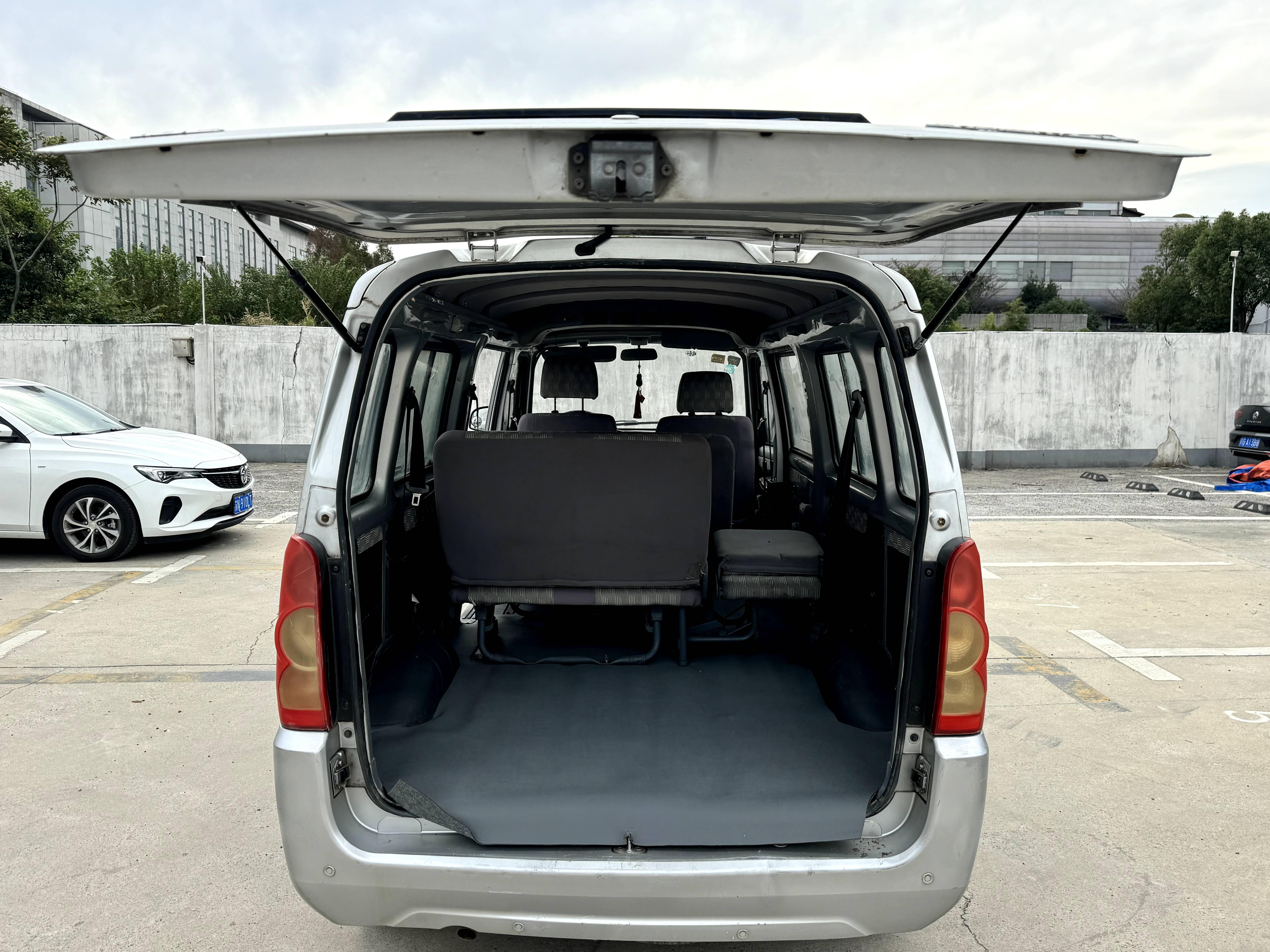 Wuling Rongguang 2013 thumb 9