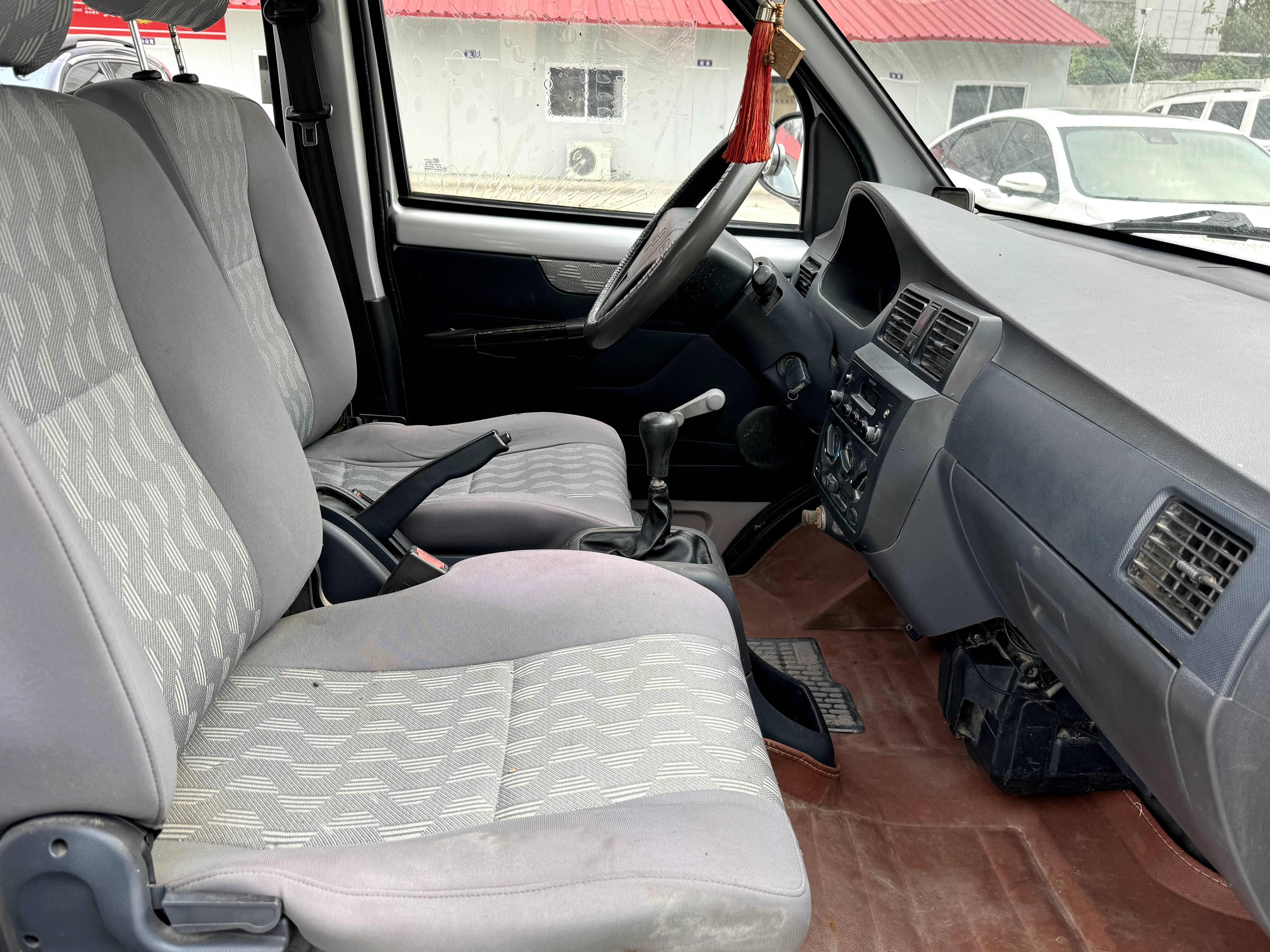 Wuling Rongguang 2013 thumb 10