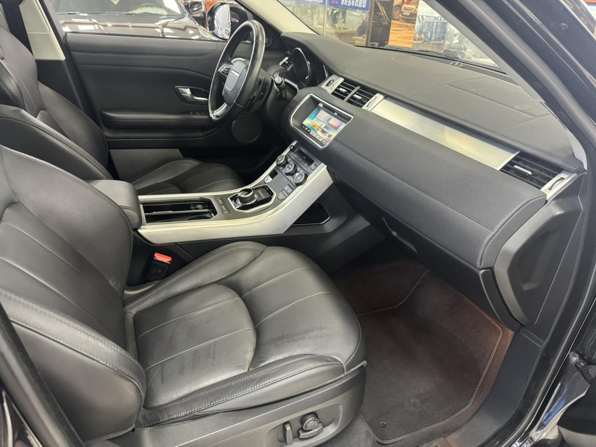 Land Rover Range Rover Velar 2018 thumb 5