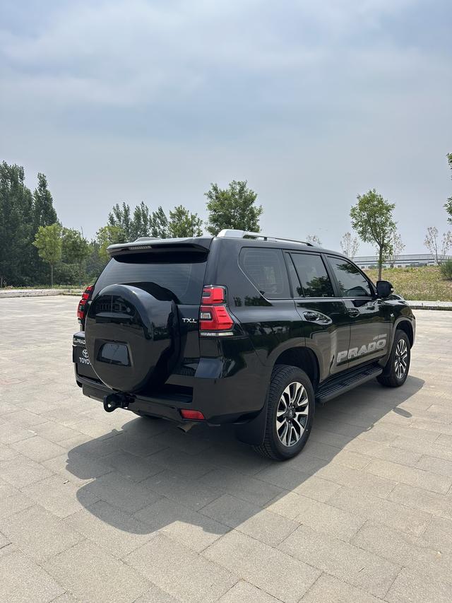 Toyota Land Cruiser Prado 2024 thumb 3