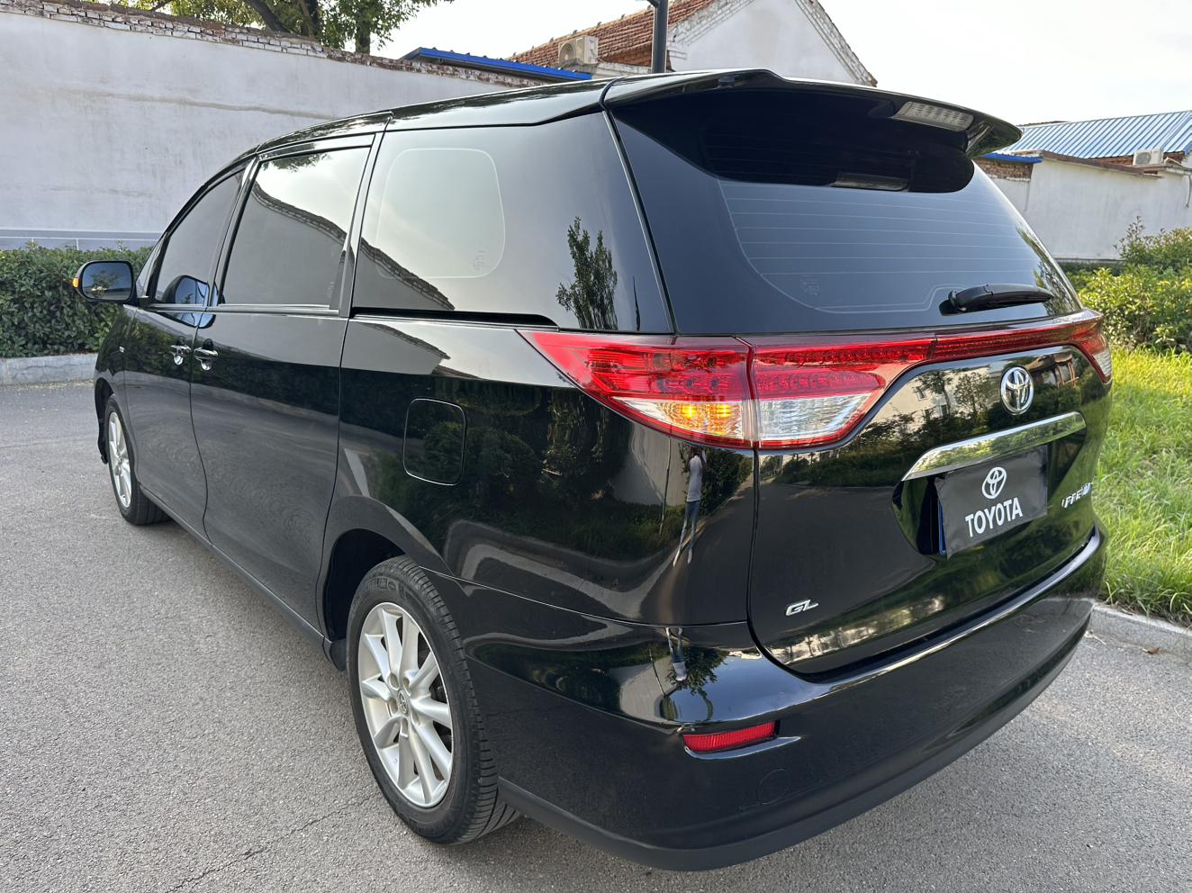 Toyota Previa 2016 thumb 3