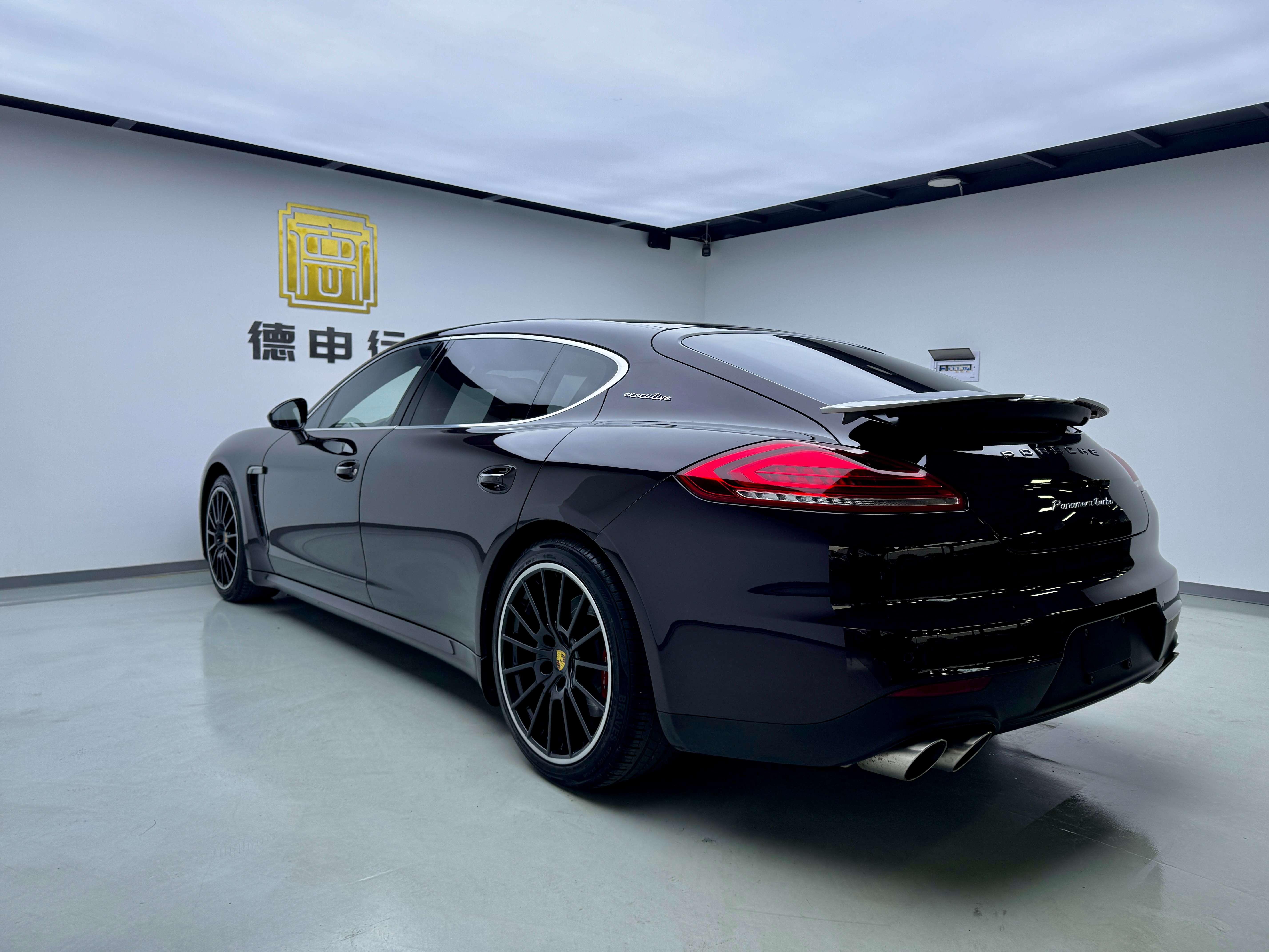 Porsche Panamera 2016 thumb 2