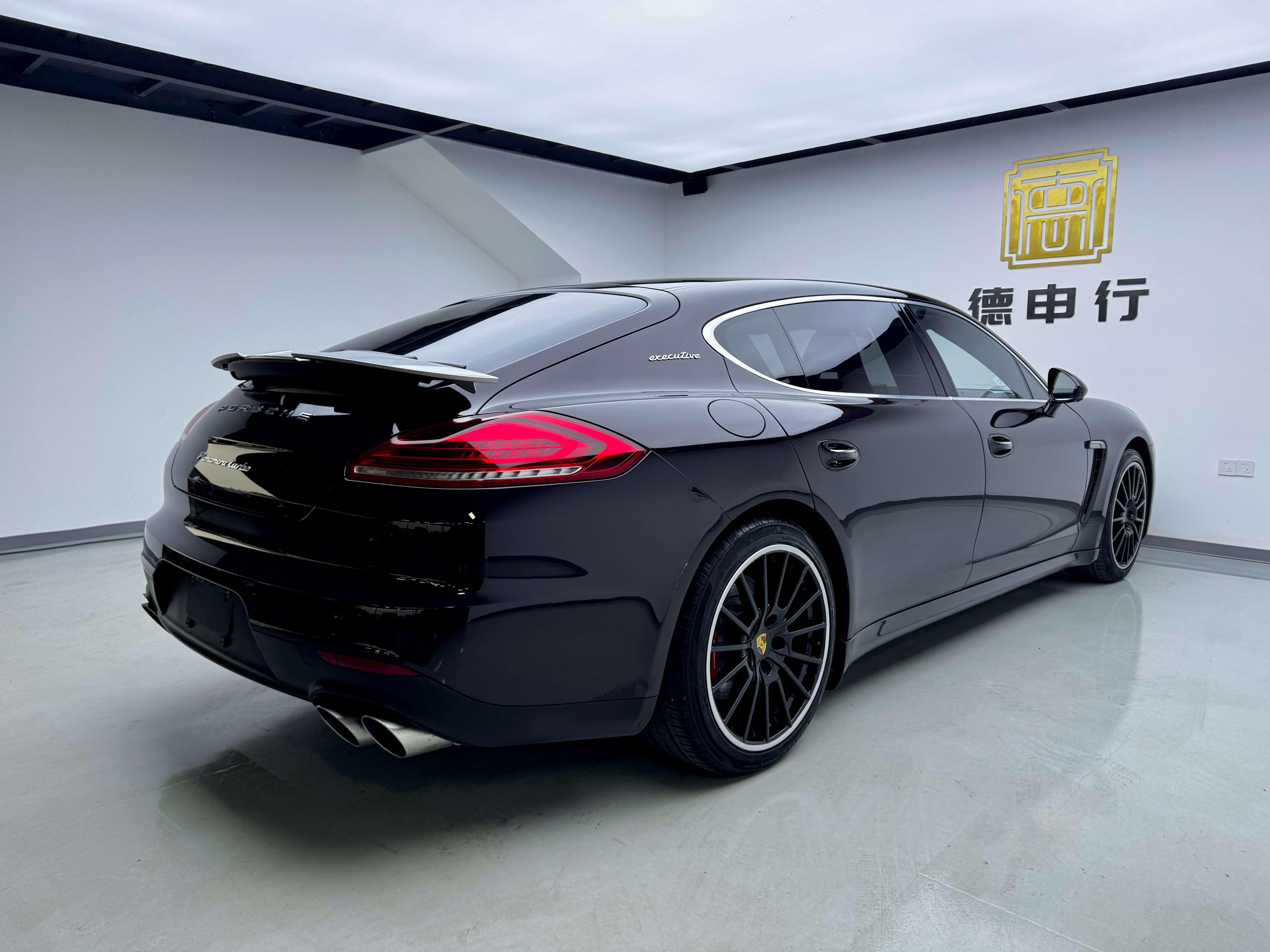 Porsche Panamera 2016 thumb 4