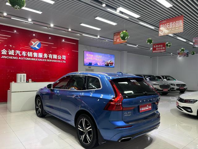 Volvo XC60 2019 thumb 3