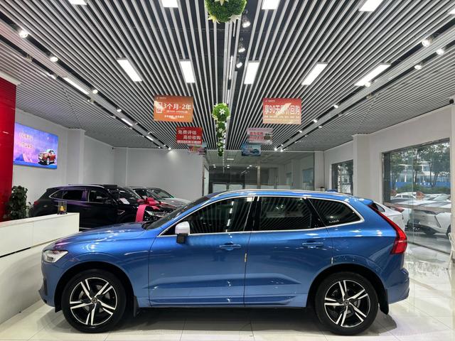 Volvo XC60 2019 thumb 4