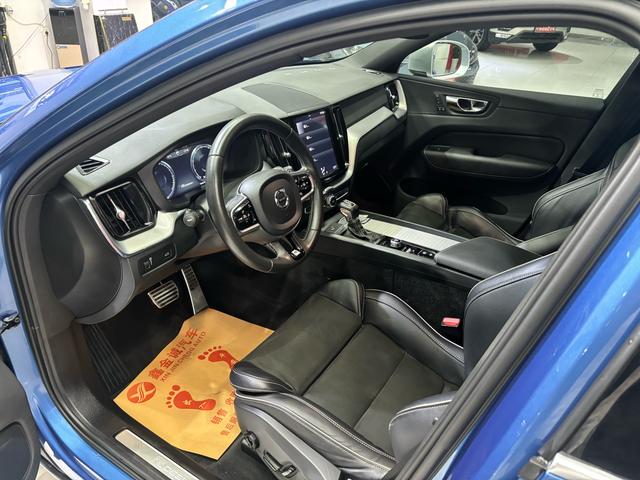 Volvo XC60 2019 thumb 6