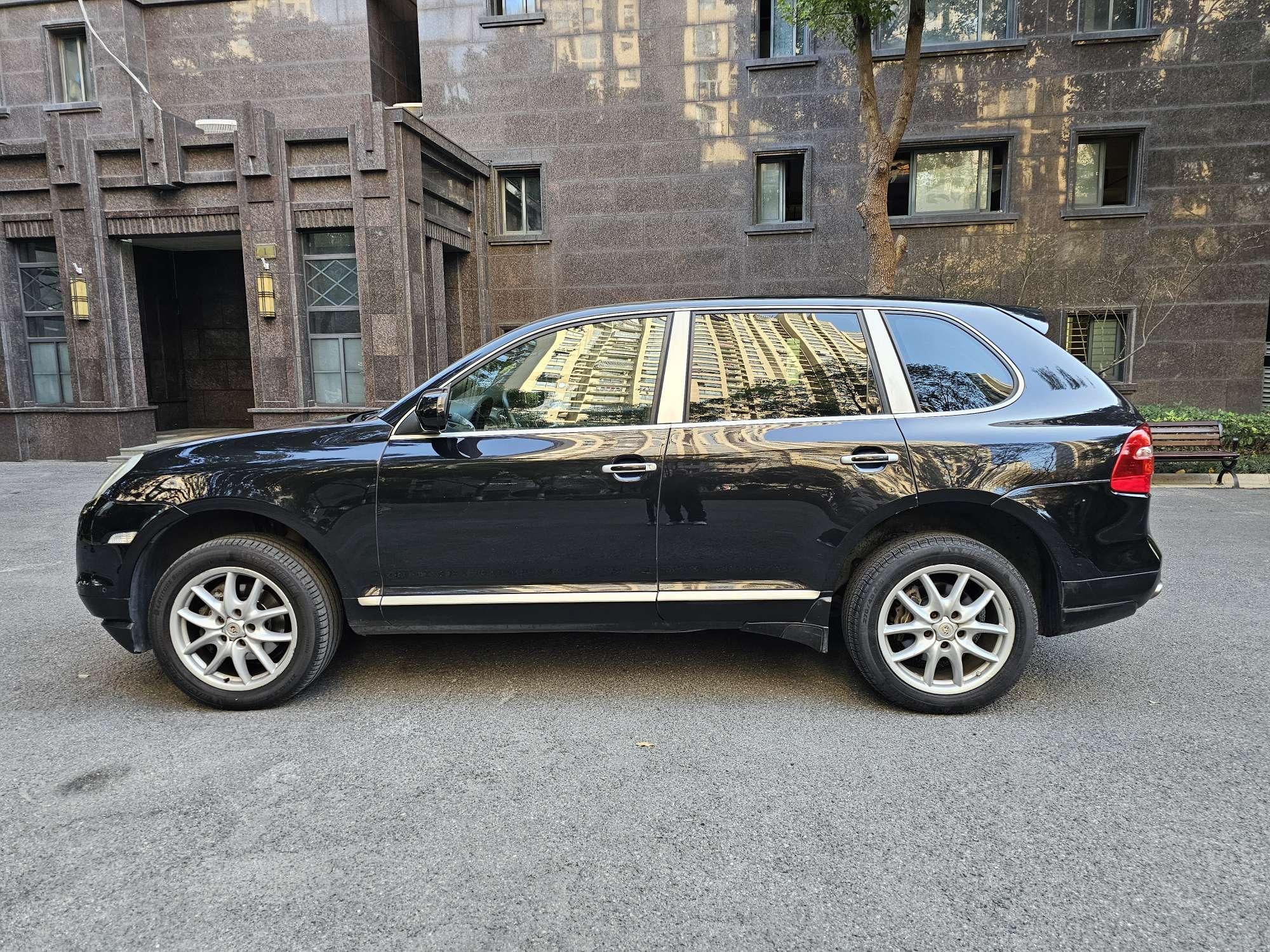 Porsche Cayenne 2010 thumb 2