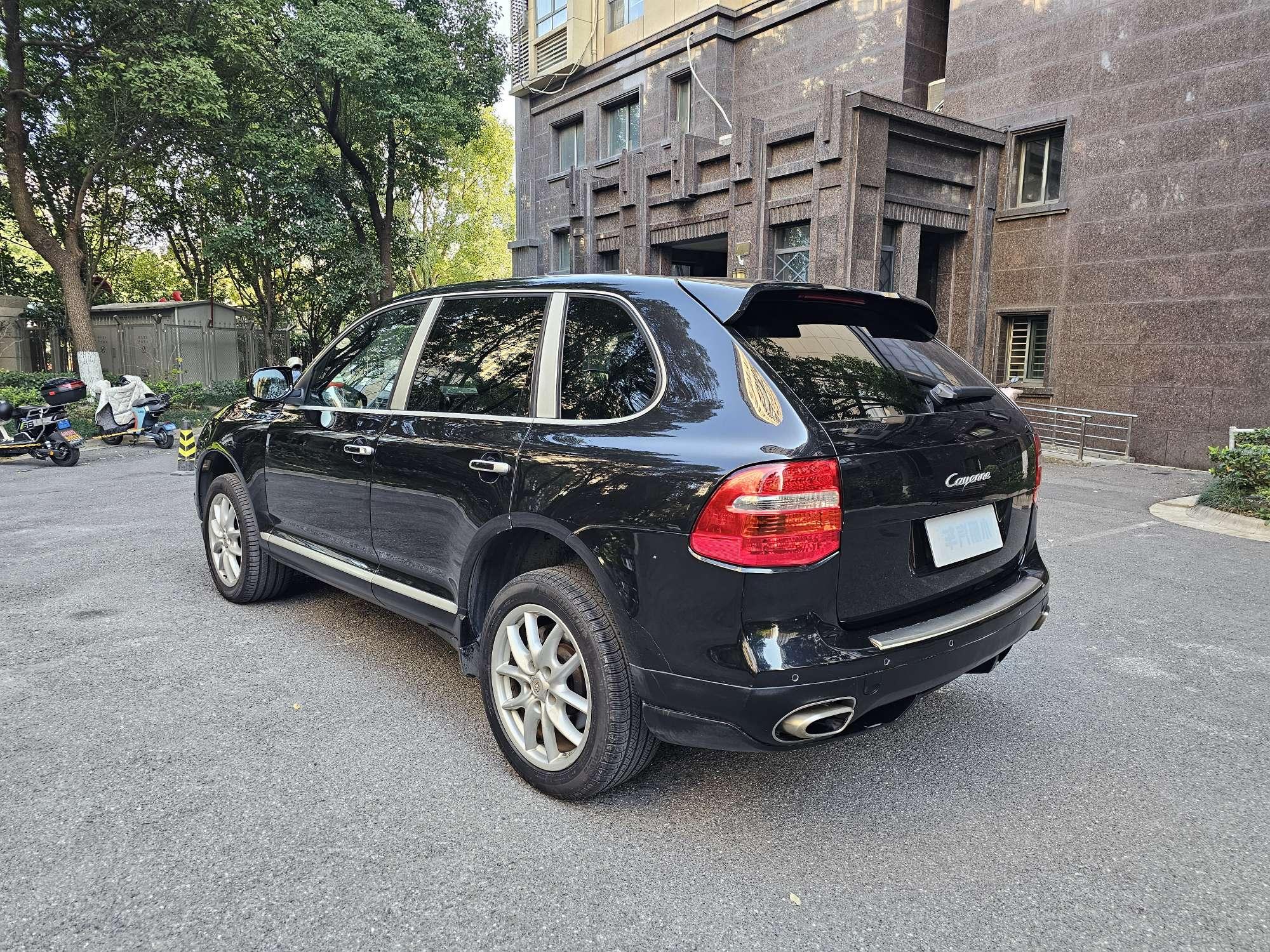 Porsche Cayenne 2010 thumb 3
