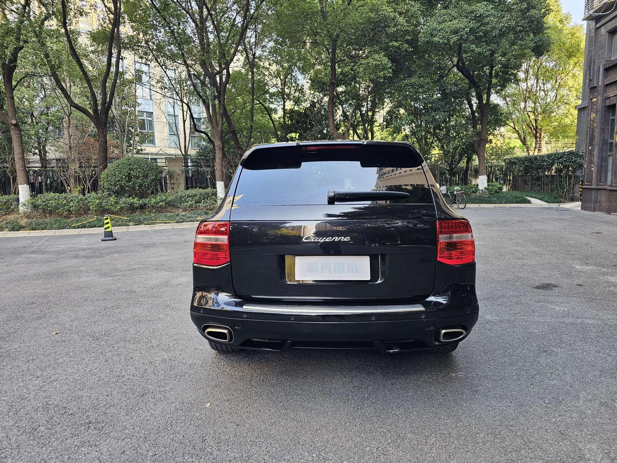 Porsche Cayenne 2010 thumb 4