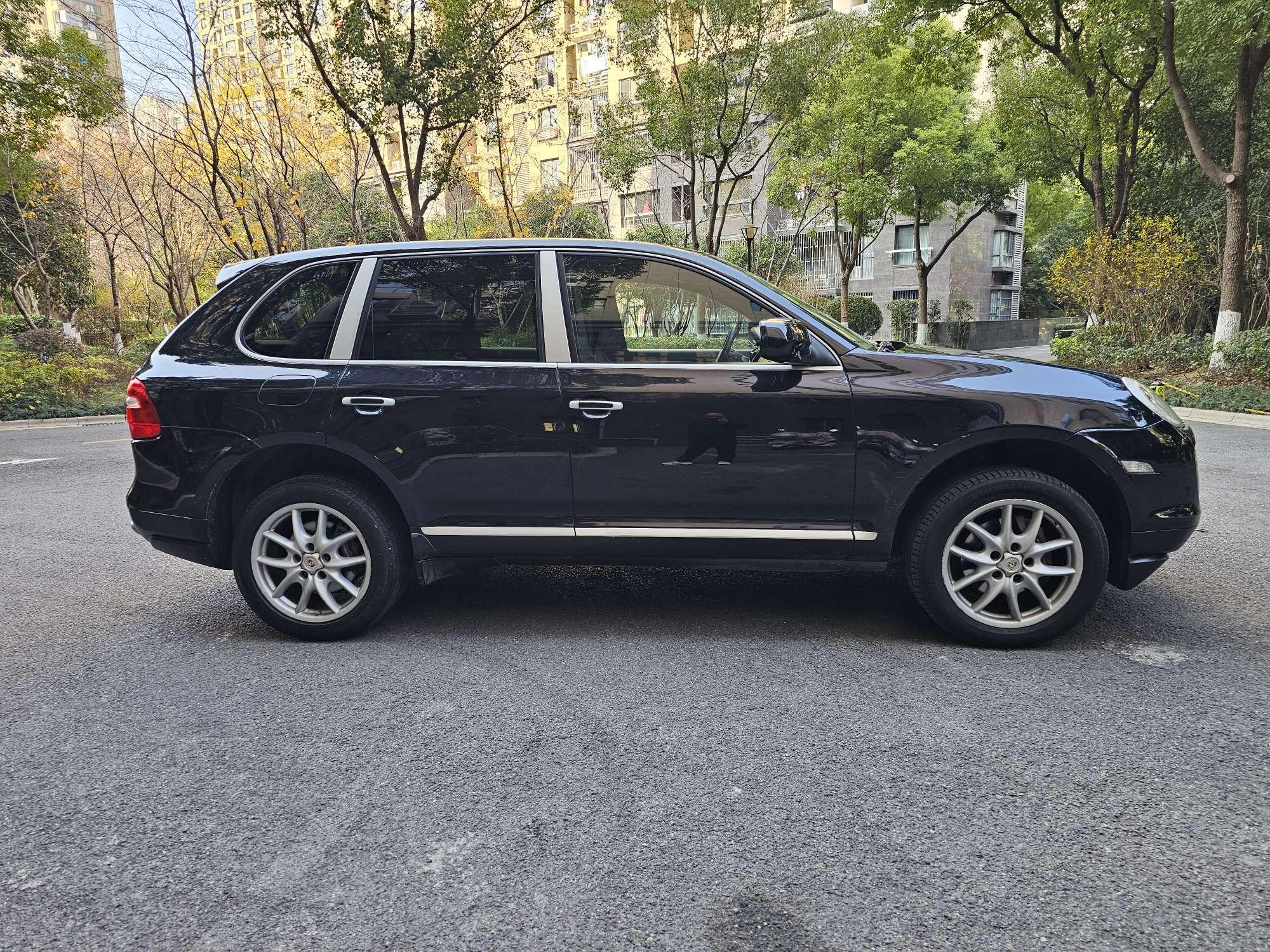 Porsche Cayenne 2010 thumb 6