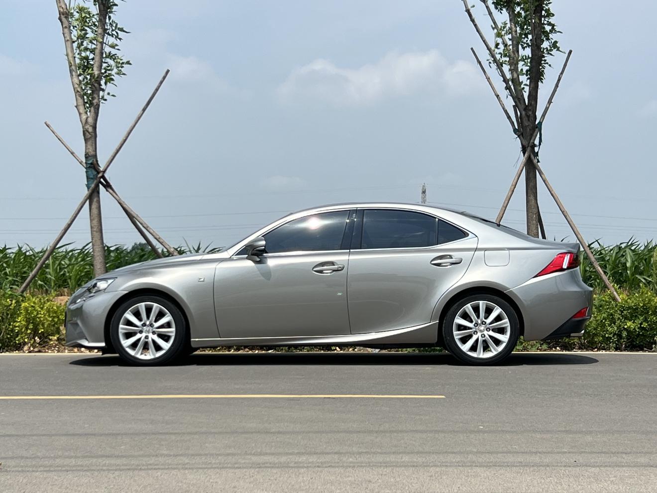 Lexus IS 2014 thumb 2