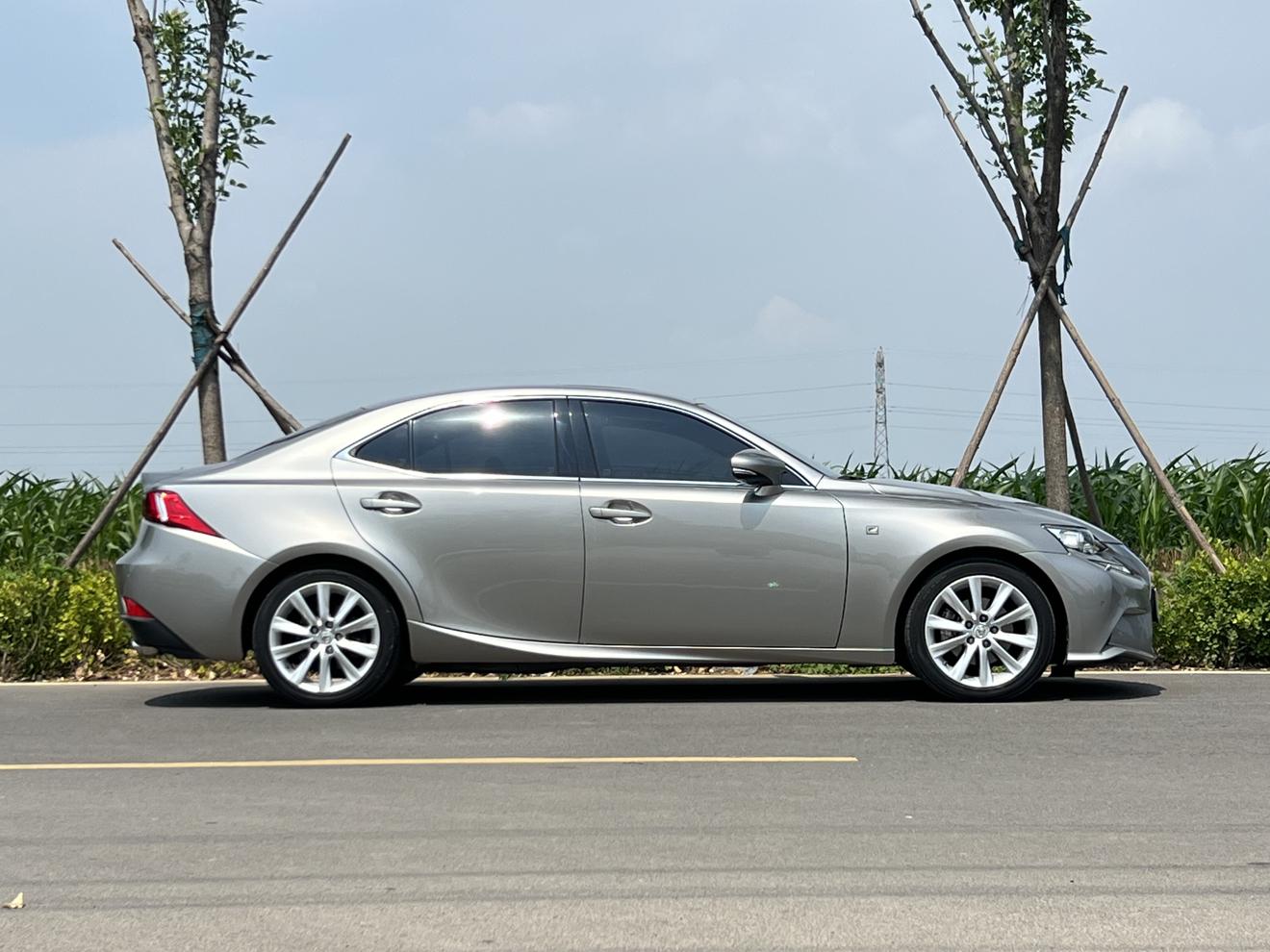 Lexus IS 2014 thumb 6