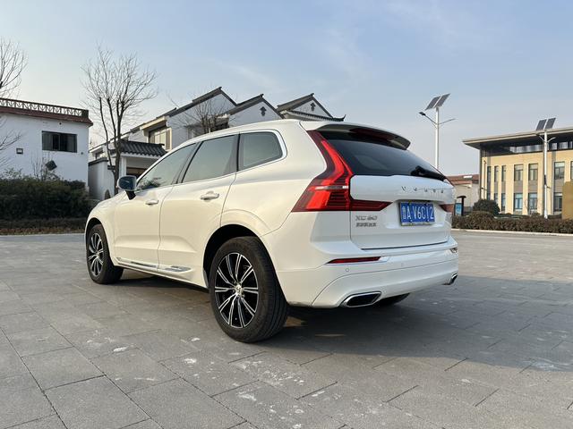 Volvo XC60 2021 thumb 4