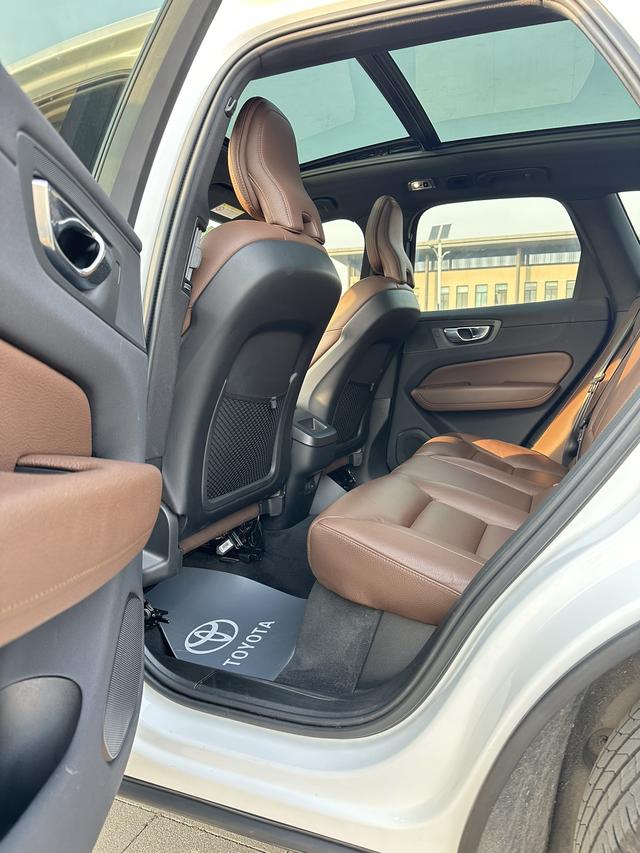 Volvo XC60 2021 thumb 9