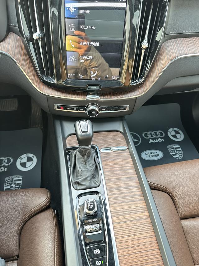 Volvo XC60 2021 thumb 11