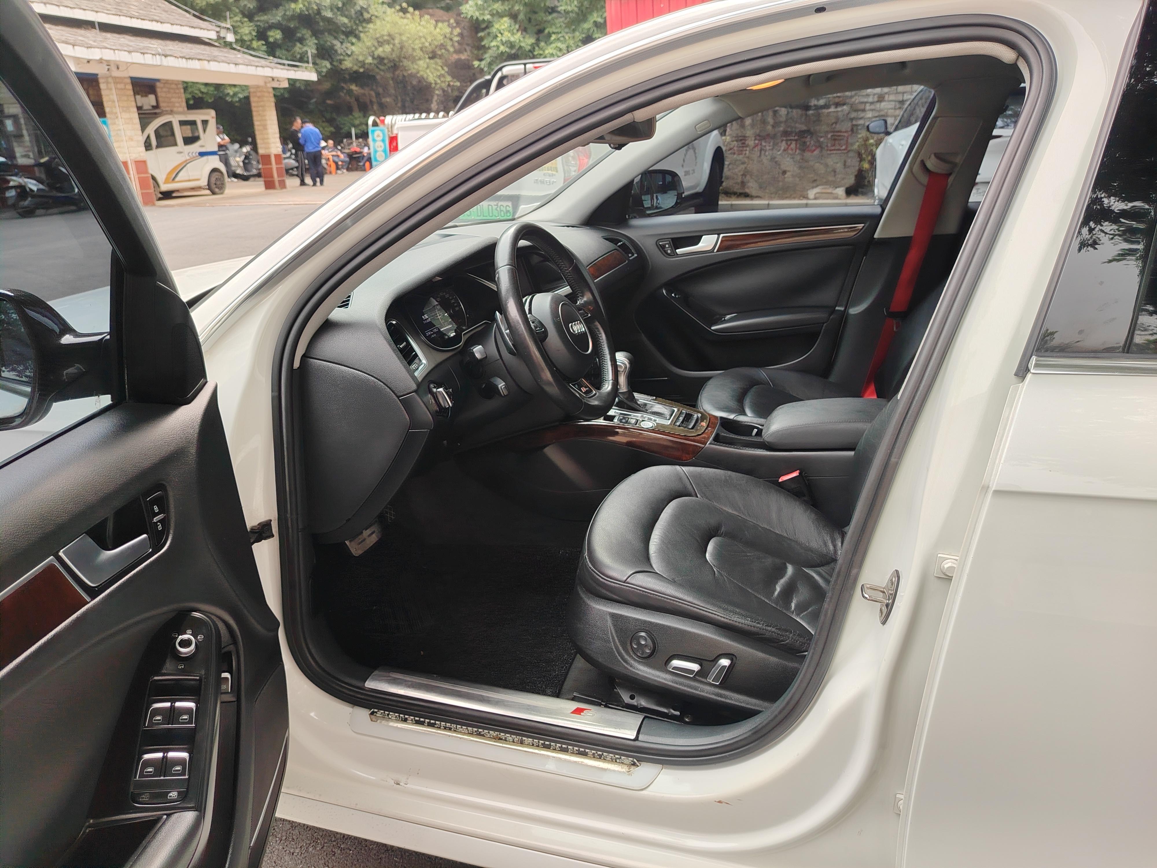 Audi A4 2015 thumb 11