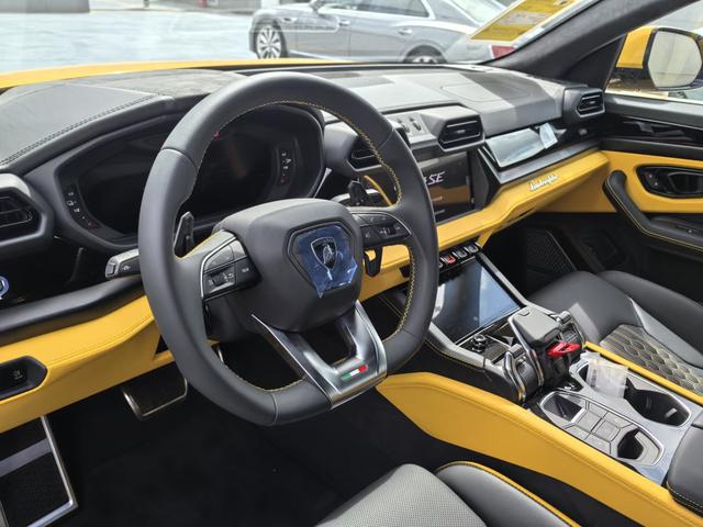 Lamborghini Urus SE 2025 thumb 2