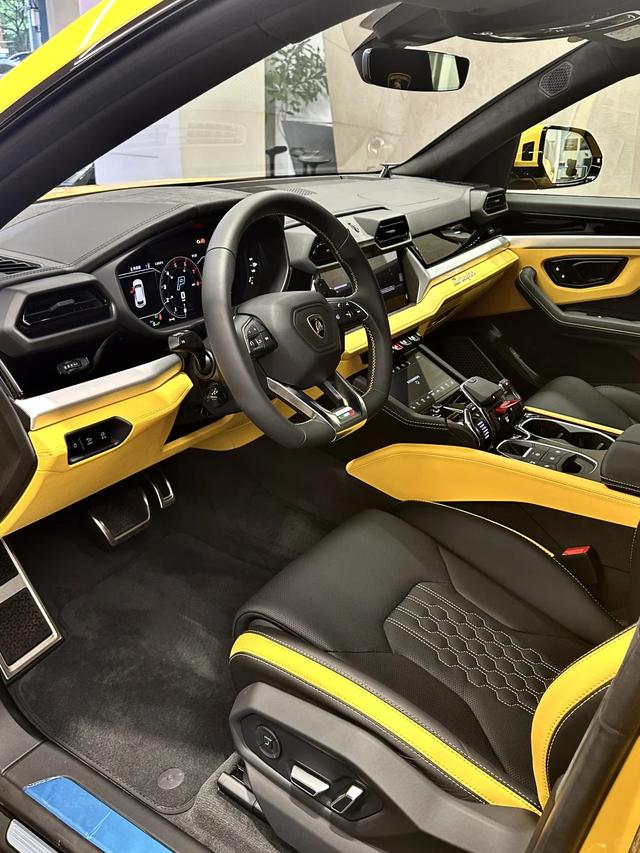 Lamborghini Urus SE 2025 thumb 4