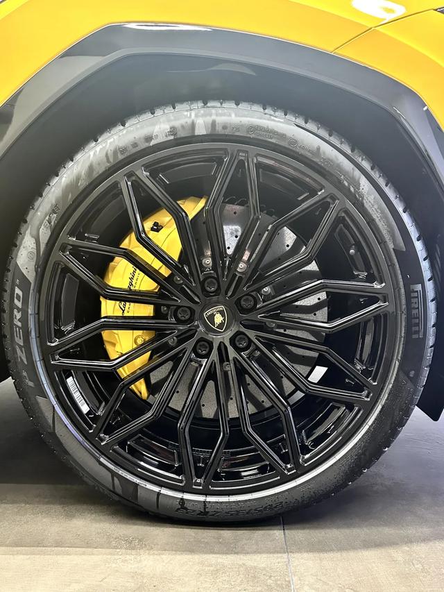 Lamborghini Urus SE 2025 thumb 6