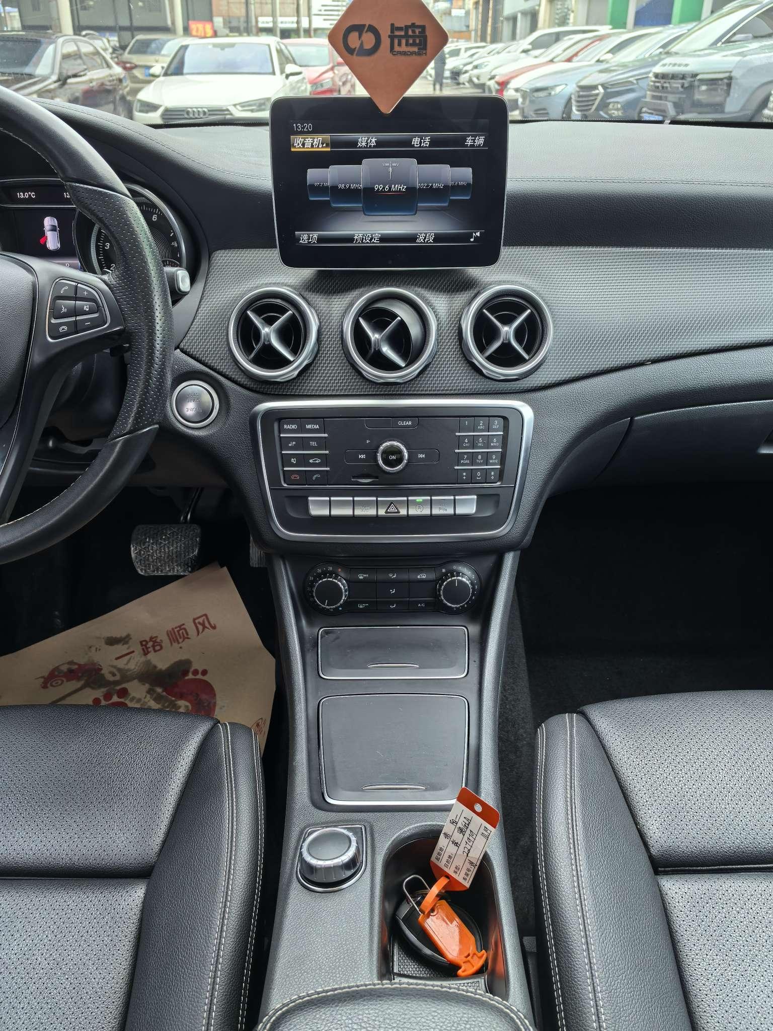 Mercedes-Benz GLA 2019 thumb 9