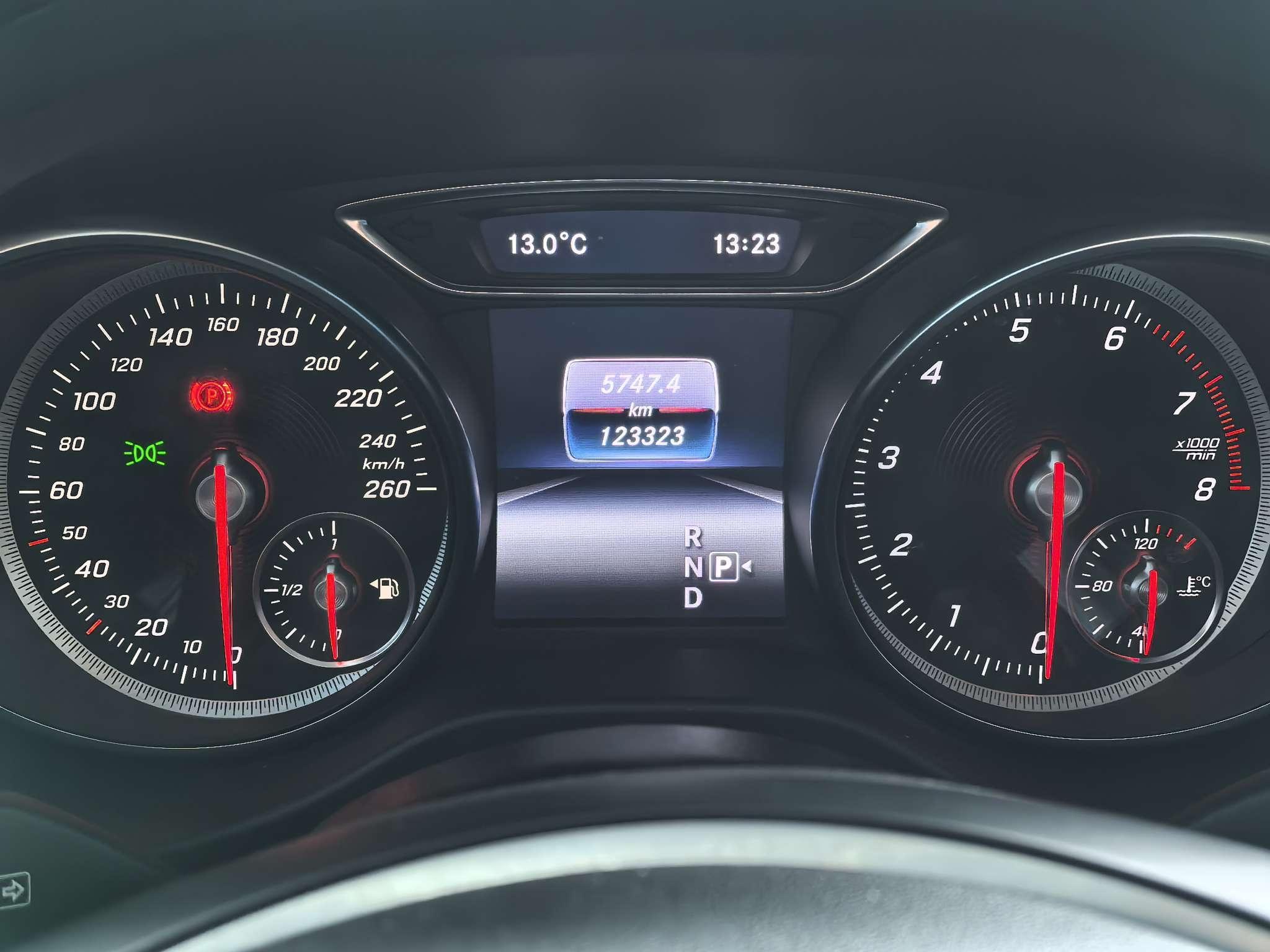 Mercedes-Benz GLA 2019 thumb 10