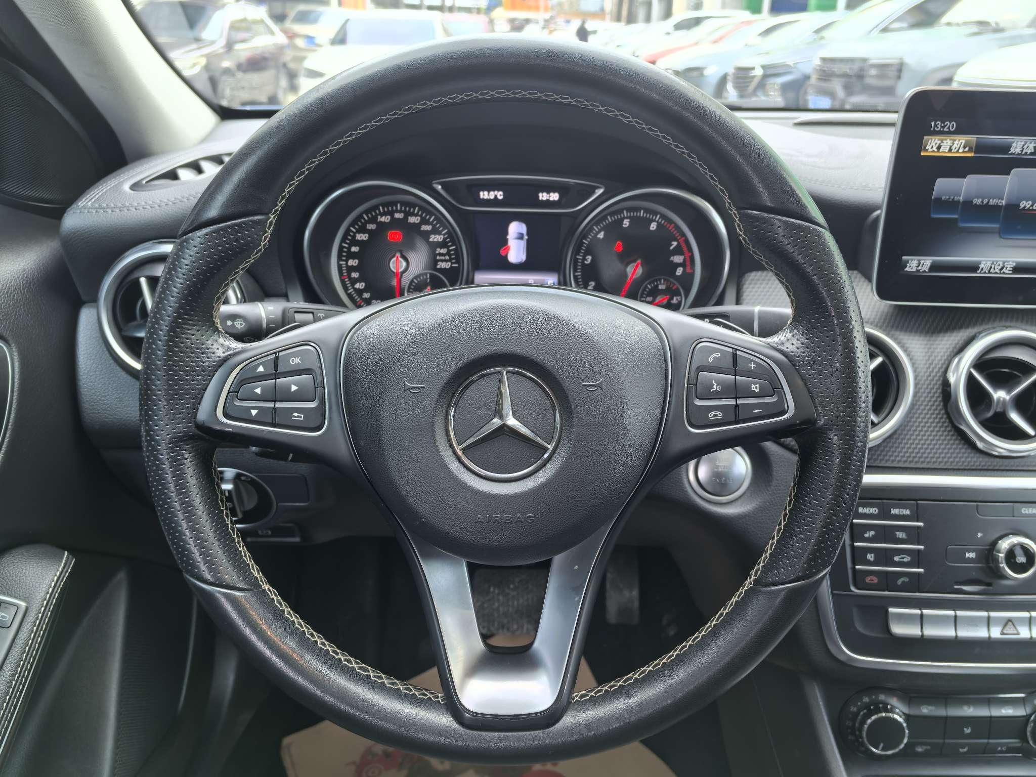 Mercedes-Benz GLA 2019 thumb 11