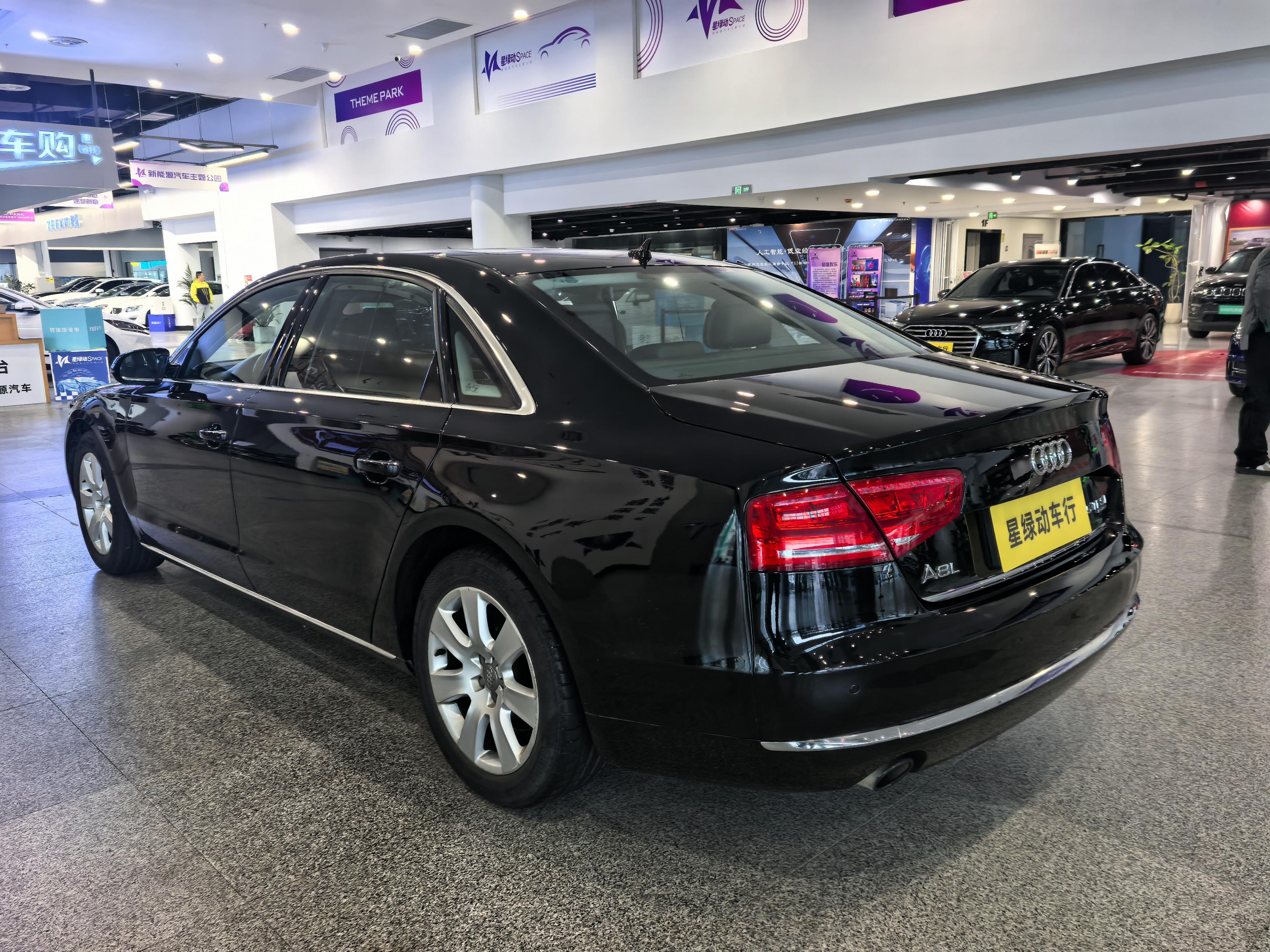 Audi A8 2013 thumb 2