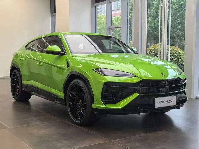 Lamborghini Urus SE 2025 thumb 2