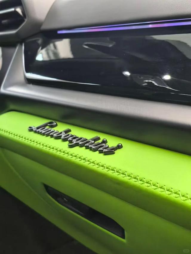 Lamborghini Urus SE 2025 thumb 6