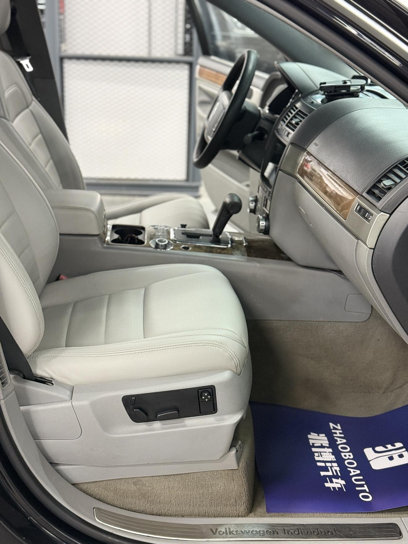 Volkswagen Touareg 2010 thumb 5
