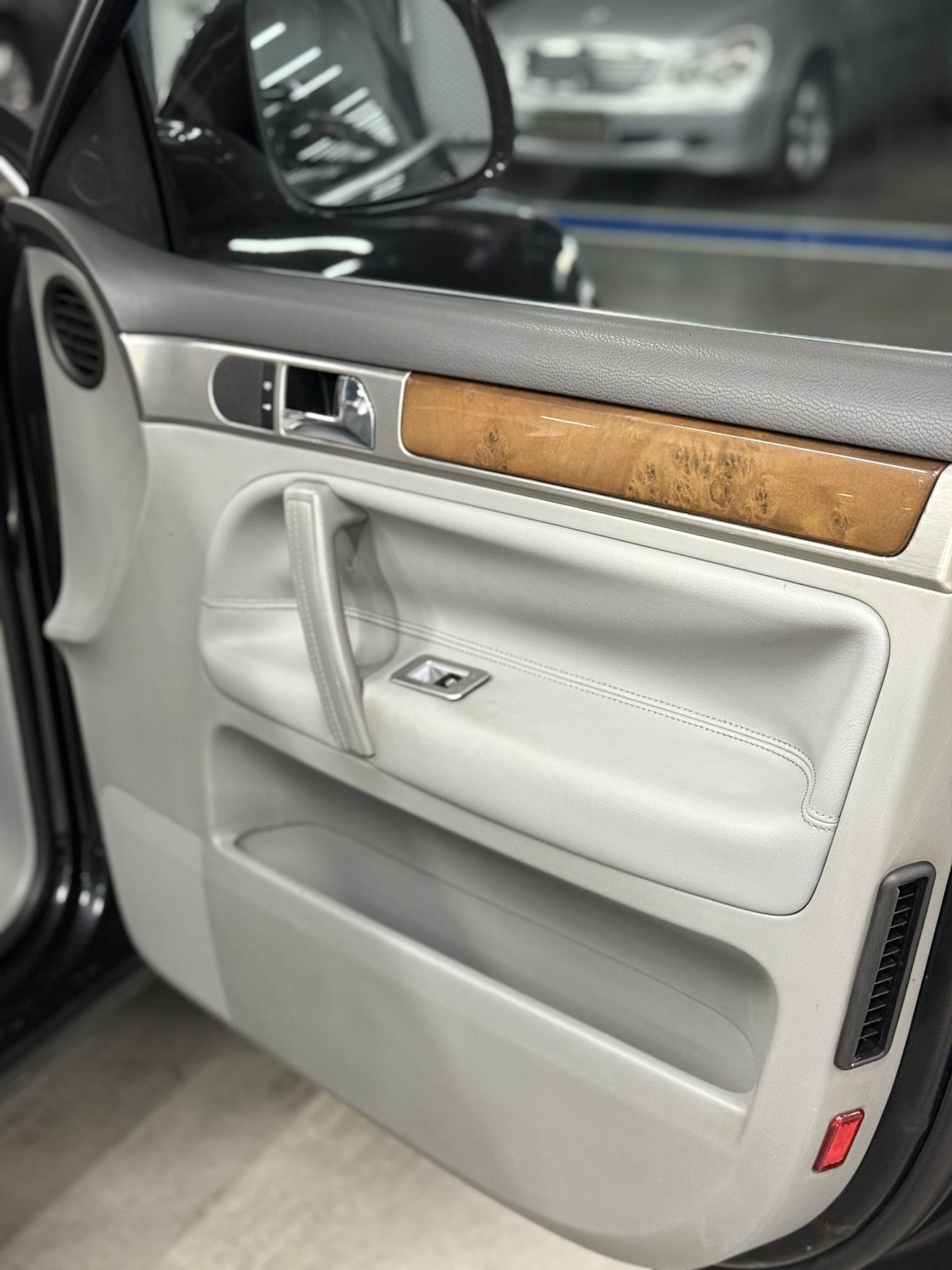 Volkswagen Touareg 2010 thumb 6