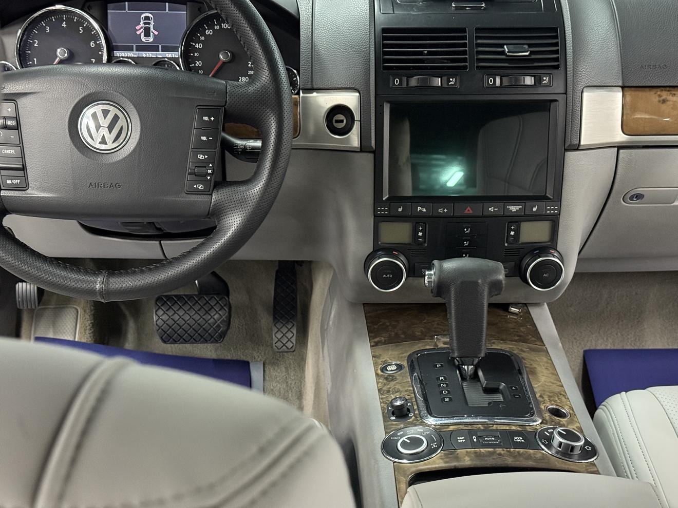 Volkswagen Touareg 2010 thumb 7