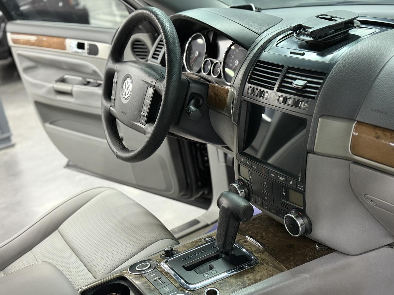 Volkswagen Touareg 2010 thumb 8
