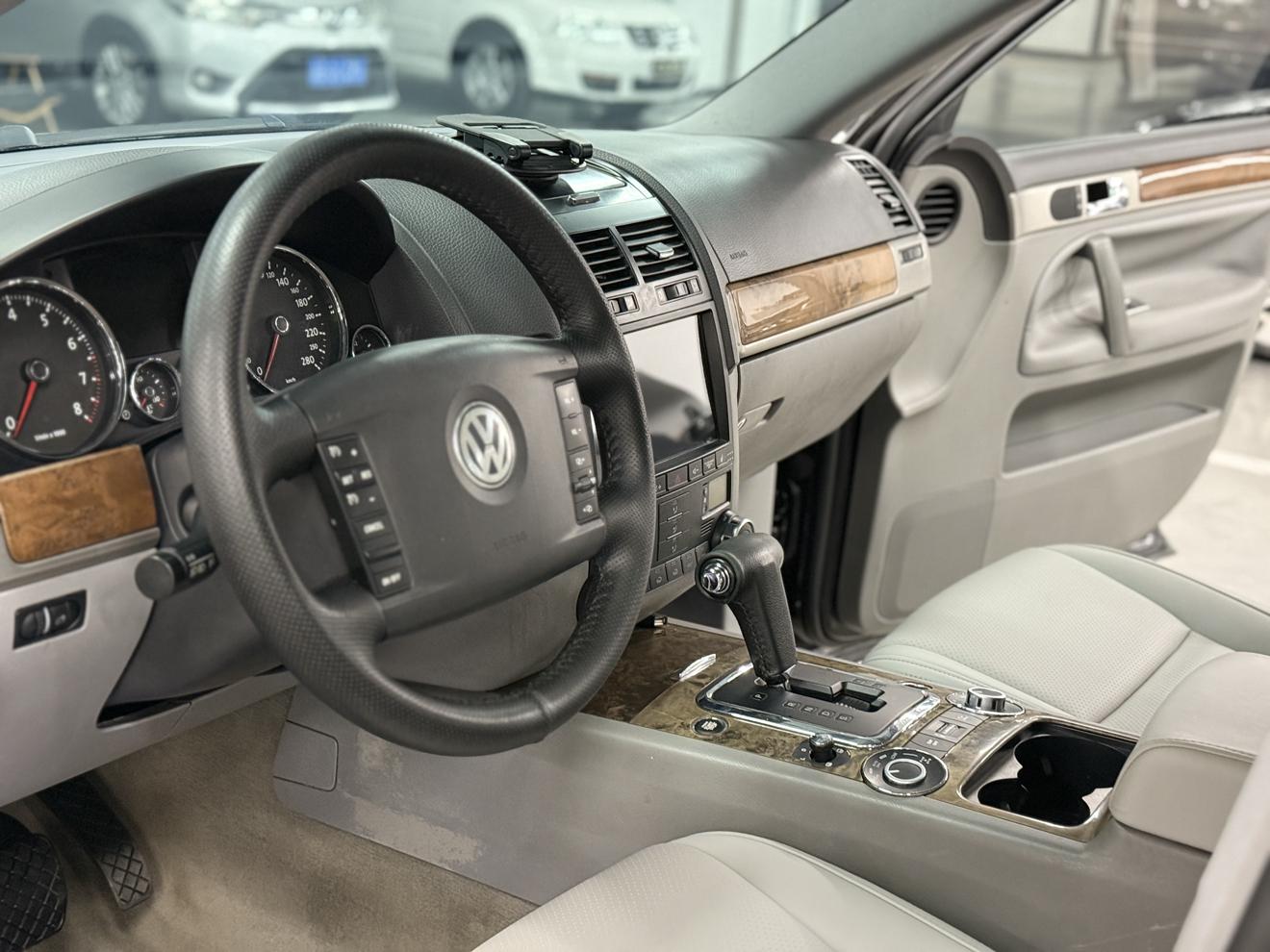 Volkswagen Touareg 2010 thumb 10