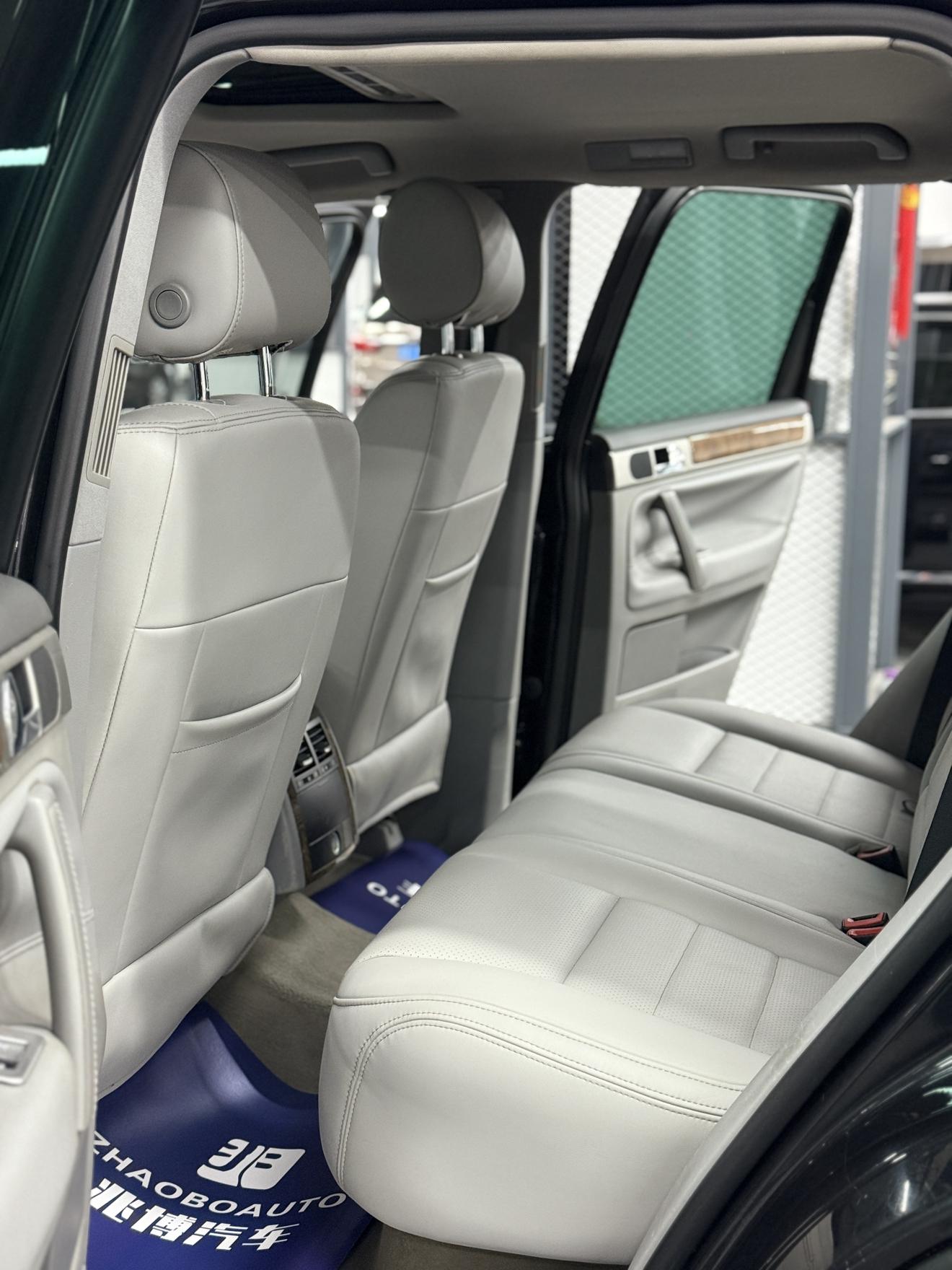 Volkswagen Touareg 2010 thumb 12