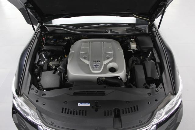 Toyota Crown 2015 thumb 8