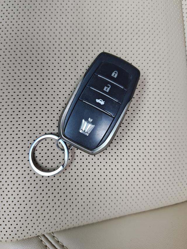 Toyota Crown 2015 thumb 9