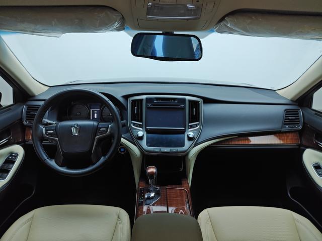 Toyota Crown 2015 thumb 12