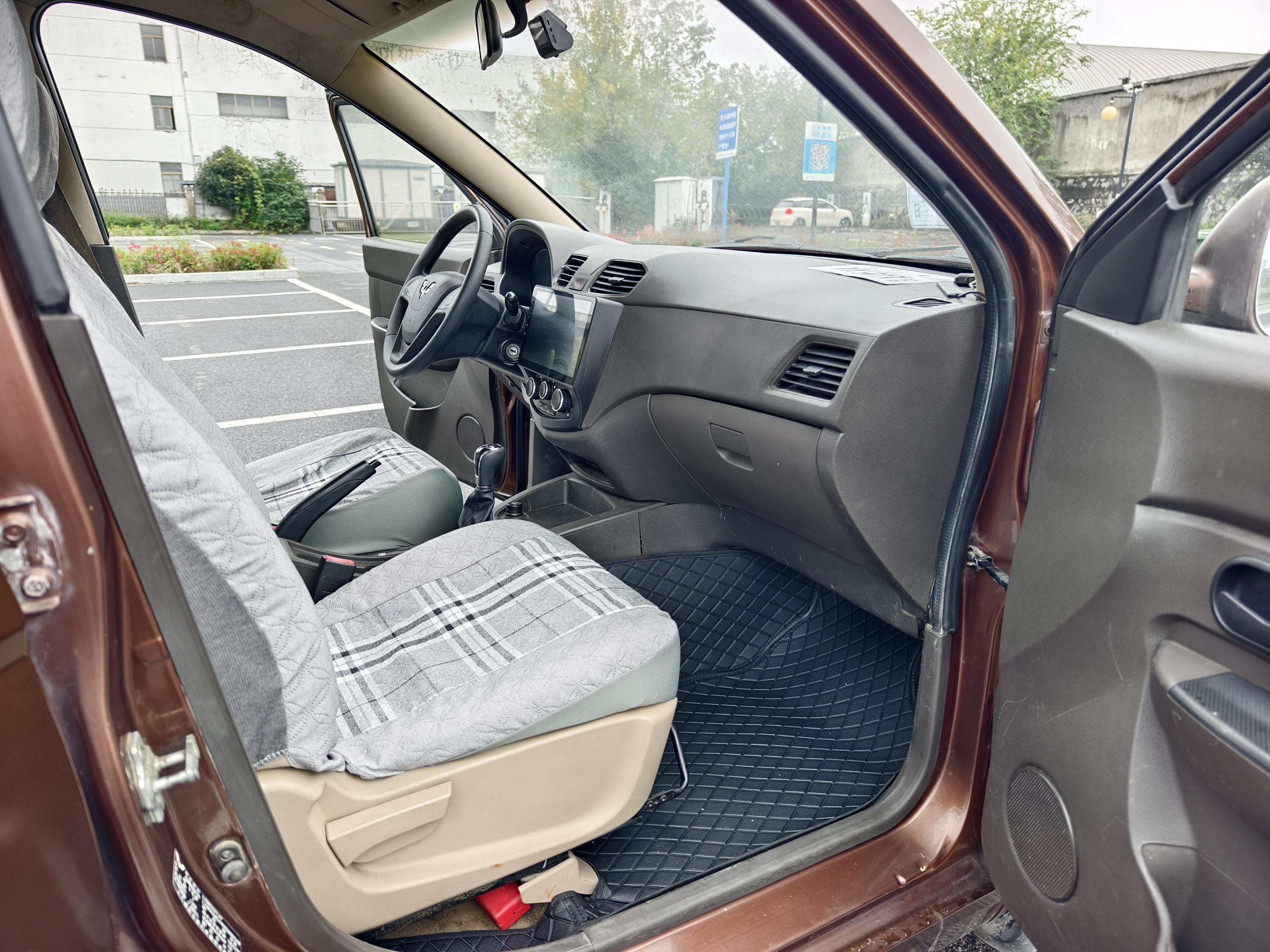 Wuling Hong Guang 2017 thumb 9