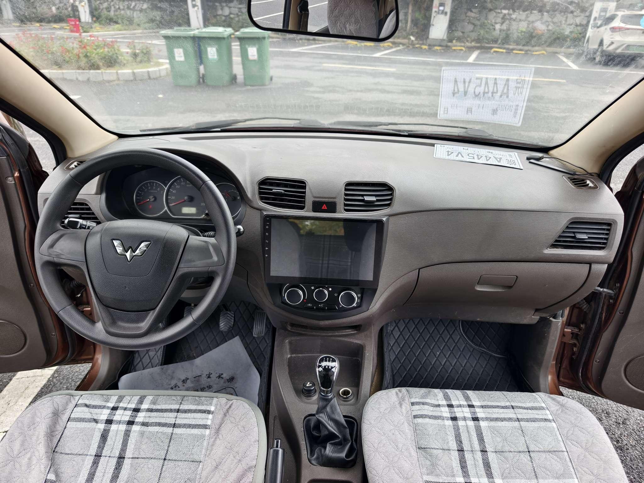 Wuling Hong Guang 2017 thumb 10