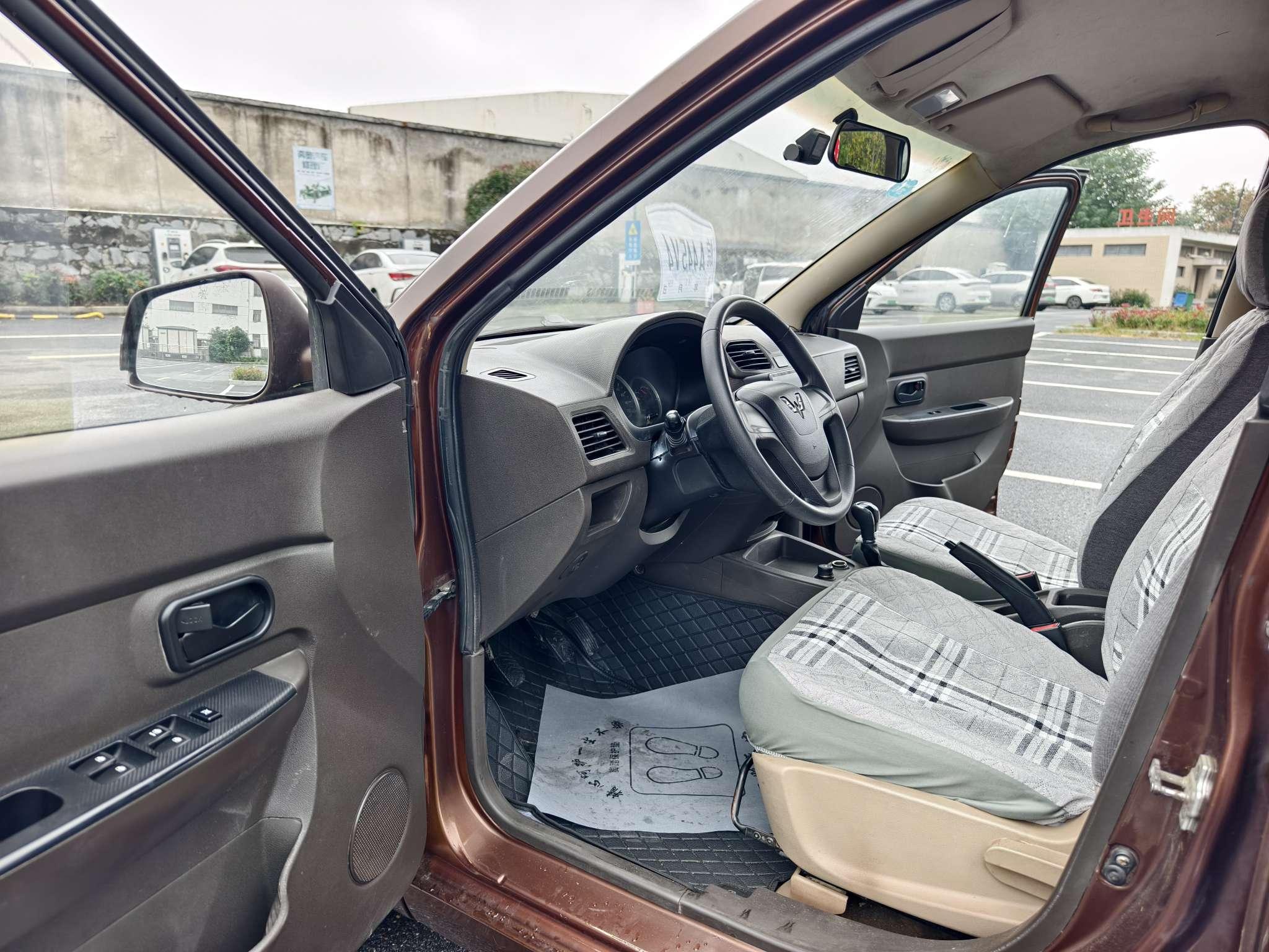Wuling Hong Guang 2017 thumb 11