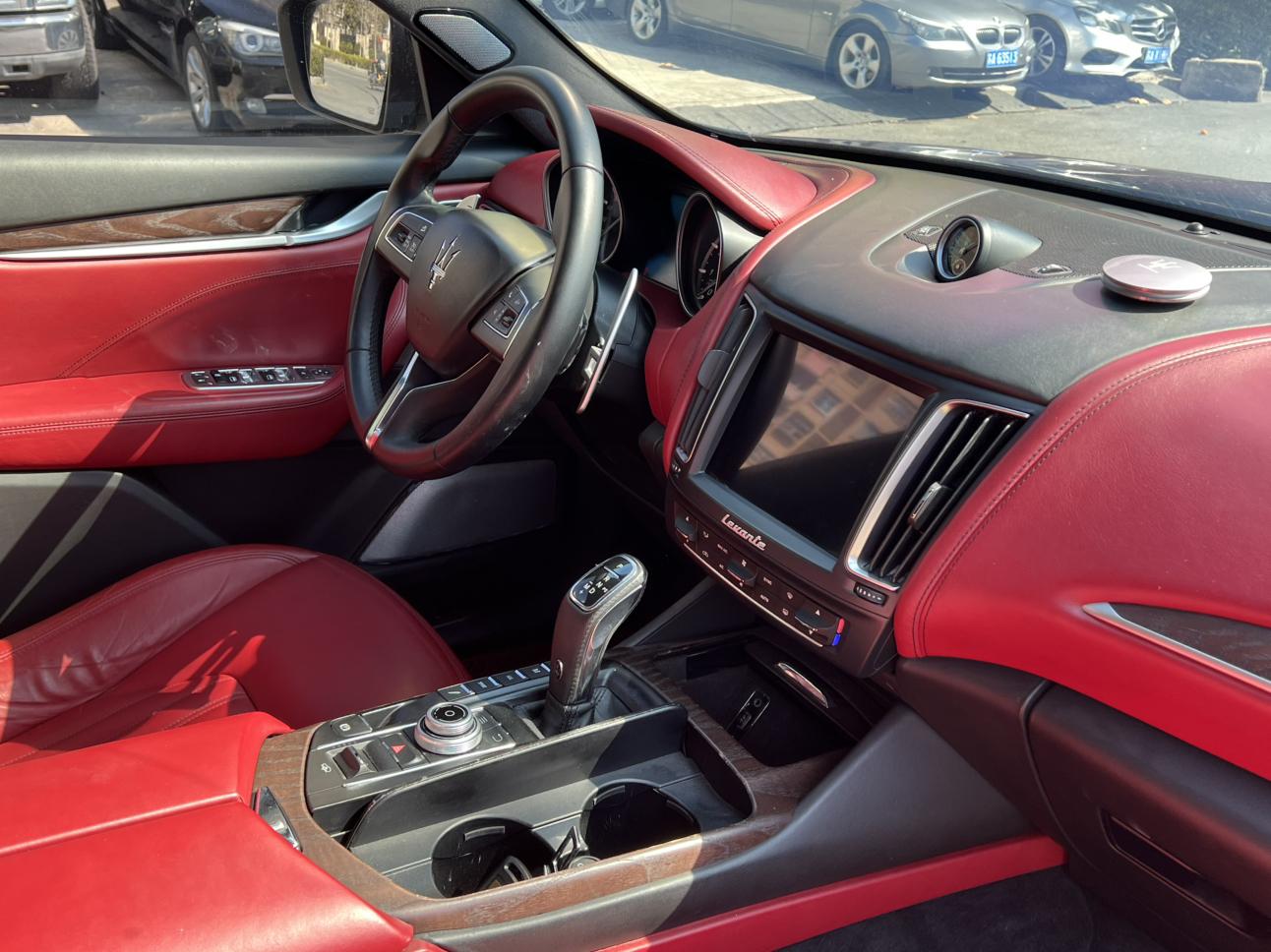 Maserati Levante 2017 thumb 9