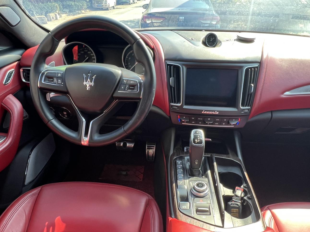Maserati Levante 2017 thumb 10