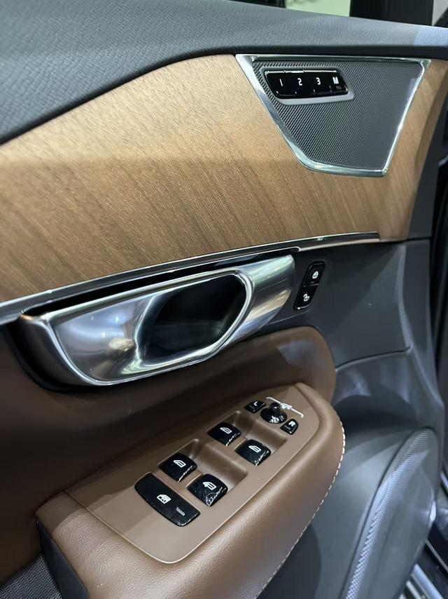 Volvo XC90 2025 thumb 2
