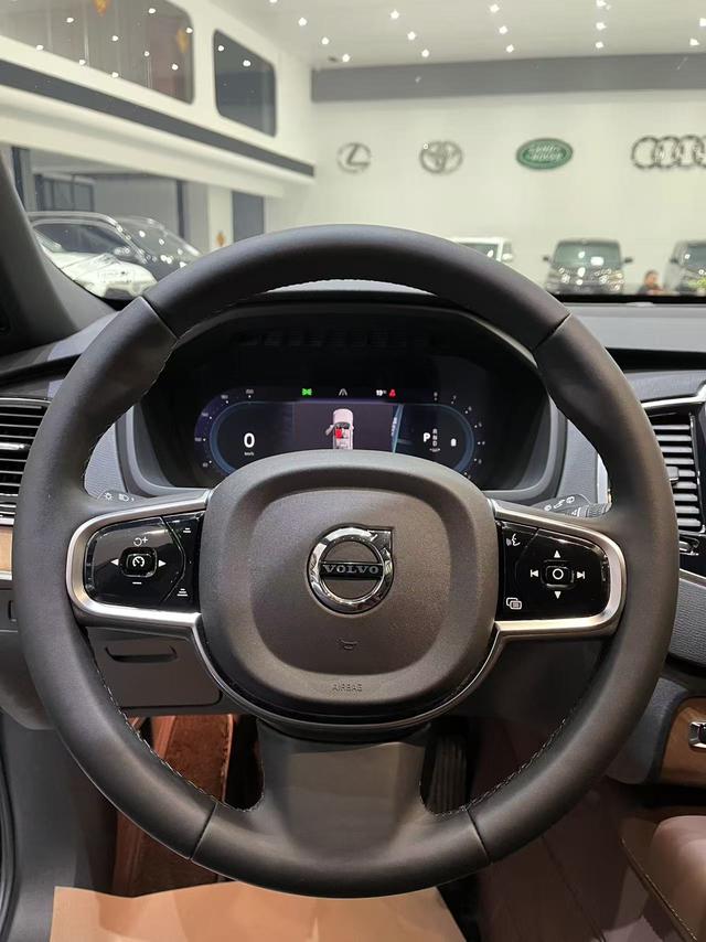 Volvo XC90 2025 thumb 3