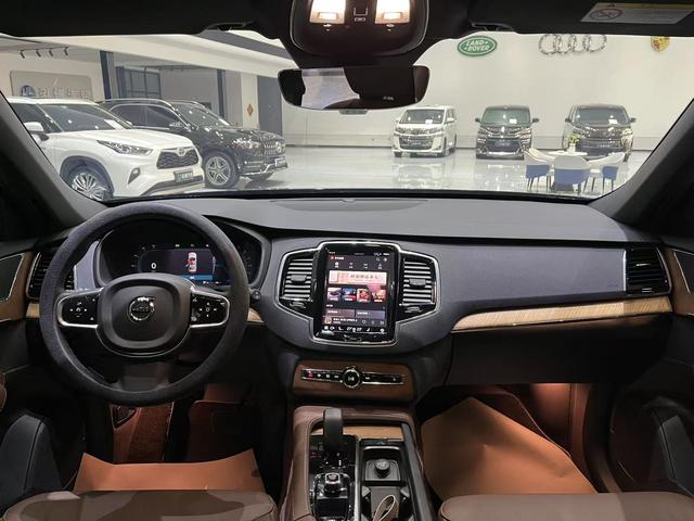 Volvo XC90 2025 thumb 4