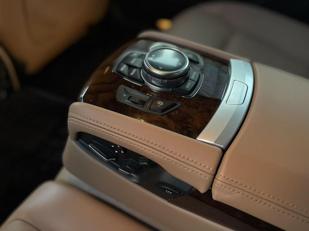 BMW 7 серии 2016 thumb 9