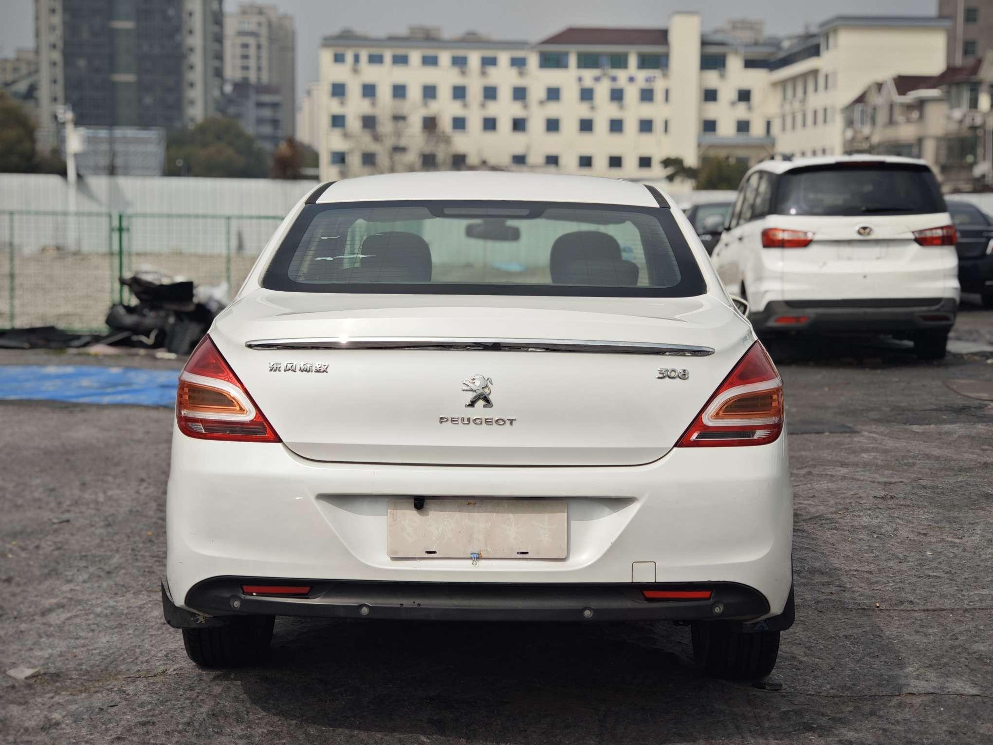 Peugeot 308 2015 thumb 3