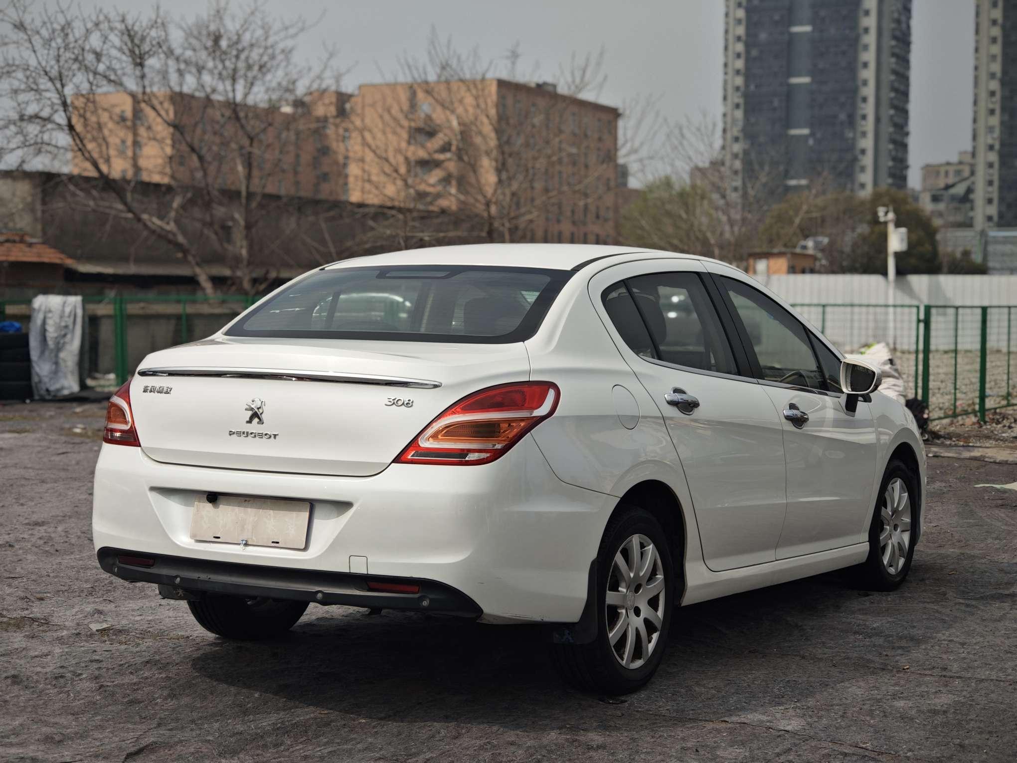 Peugeot 308 2015 thumb 4